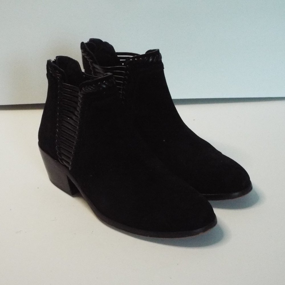 Pre-Owned Vince Camuto Women’s Sz 5.5M Black Suede Round Toe Ankle Boots